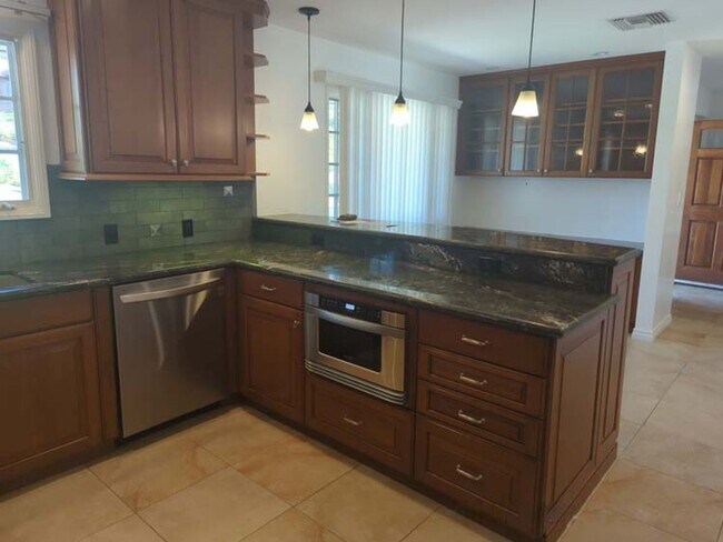 Building Photo - Gorgeous 3 bed 2.5 bath home with stunning Ocean Views and lots of natural light, in the highly s...