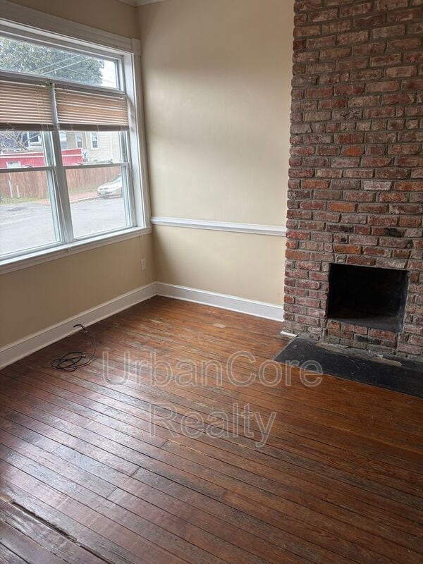 Building Photo - 2410 Cedar St