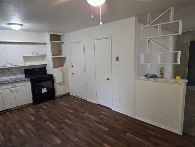 Building Photo - How amazing is this 3 BR 1 BTH home? You'll have to come visit us to find out!