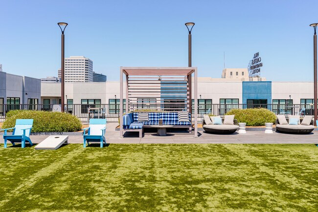 Building Photo - 238 13th St