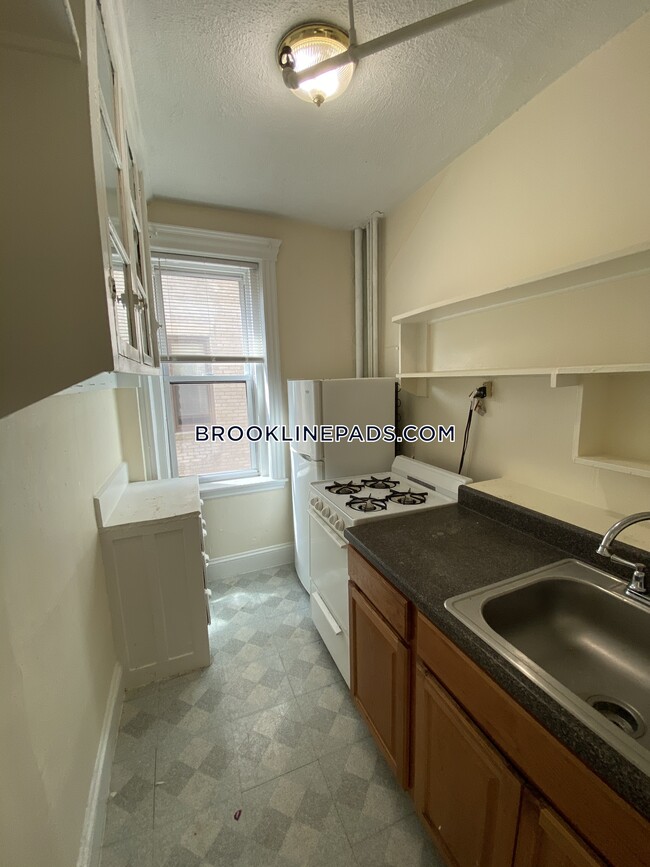 Primary Photo - 360 Riverway