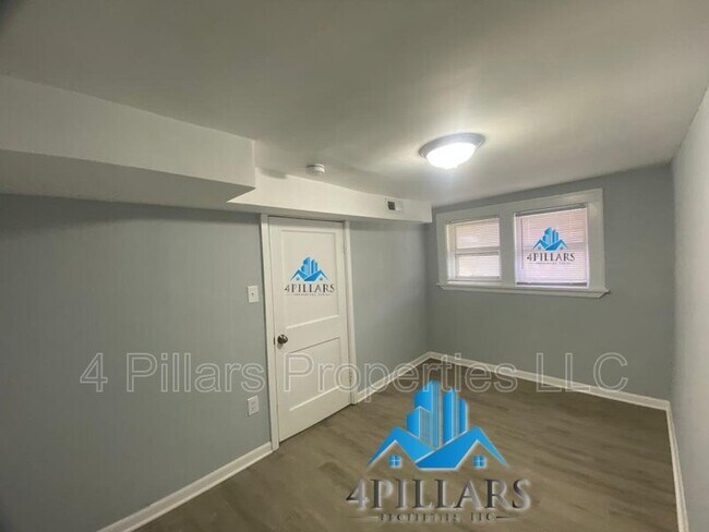 Building Photo - 5007 Magoun Ave