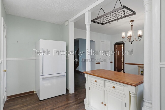 Building Photo - 3022 Grayland Ave