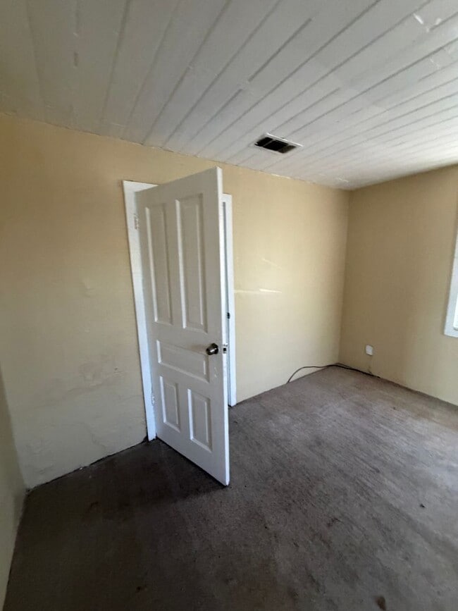 Building Photo - 607 E Gordon St