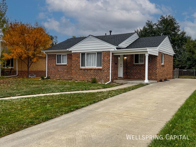 Primary Photo - 2690 Pontiac St