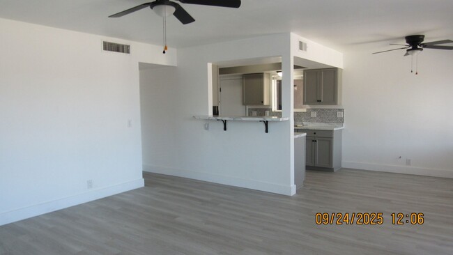 Building Photo - 3 bedroom 2 bathroom with Solar!!!!