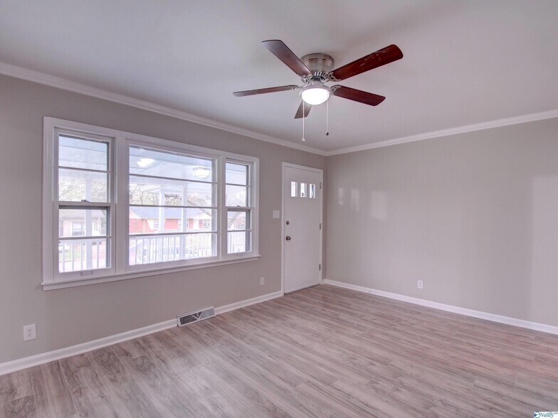 Building Photo - 609 Marguerite Dr NW