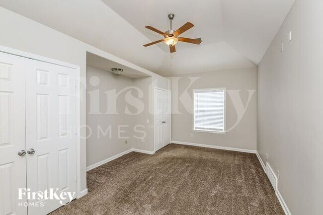 Building Photo - 8595 Shady Elm Dr