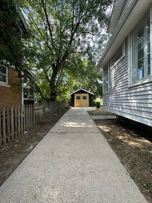 Building Photo - WESTWOOD - Charming 3bd Tudor w modern updates
