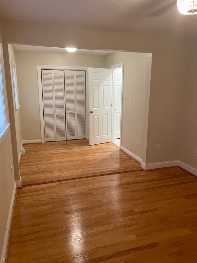 Building Photo - 4 BR 3 BA house on corner lot