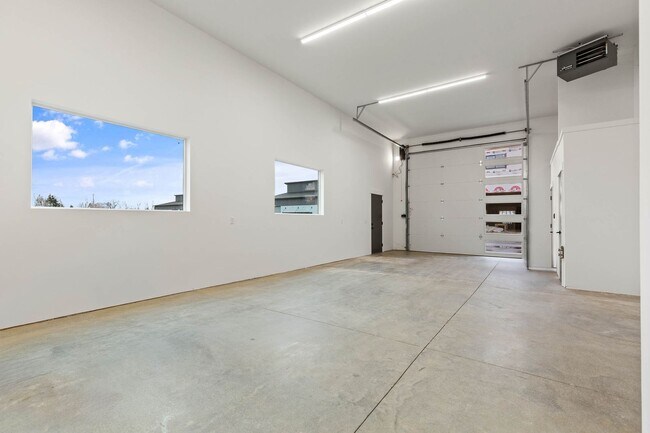 Building Photo - 204 Fletching Way