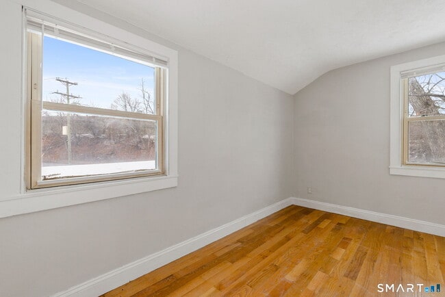 Building Photo - 3 New Hampshire Dr