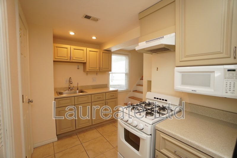 Building Photo - 2376 S Race St