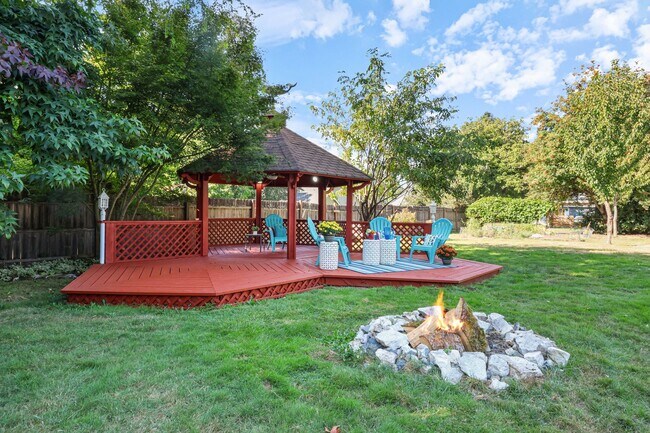 Building Photo - MOVE IN READY NOW! 2-Bedroom Rambler with Detached 900 Sq. Ft. Garage & Studio on Spacious Fenced...