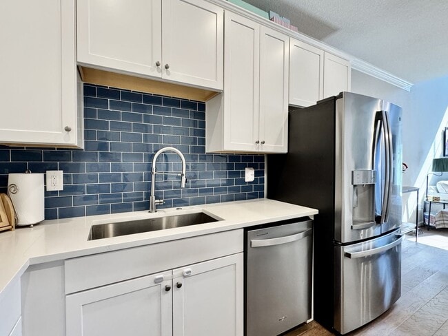 Building Photo - First Time Rental - Ready July 30th! 4 Bedrooms PLUS Loft! Great Views! Dog Park - Stocked Fishin...