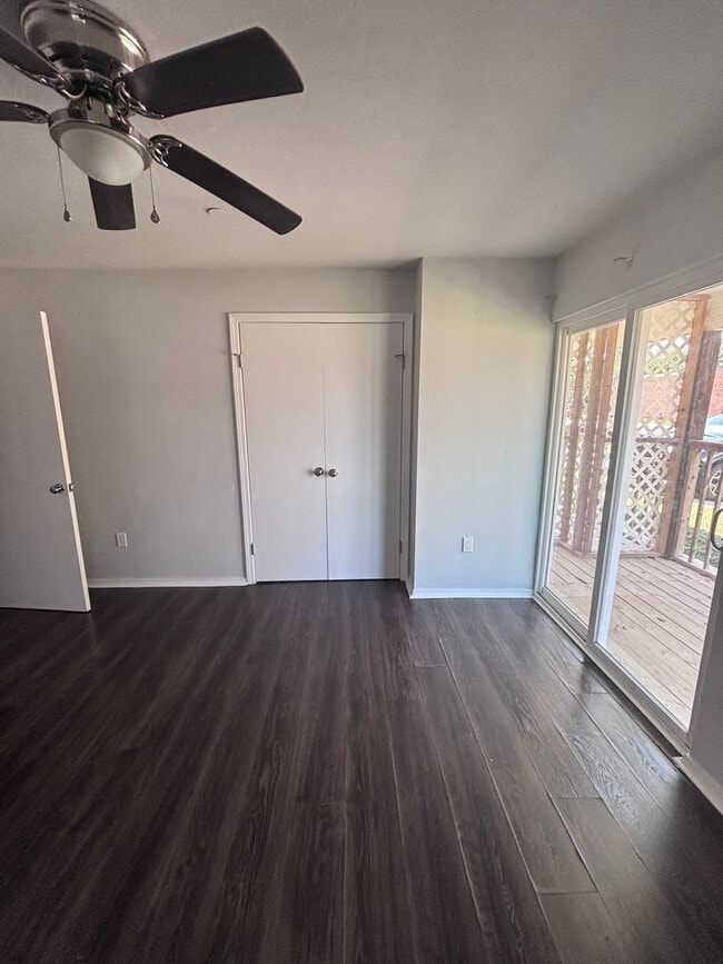 Building Photo - Ferrill St Triplex