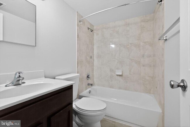 Building Photo - 7 Pickering Ct