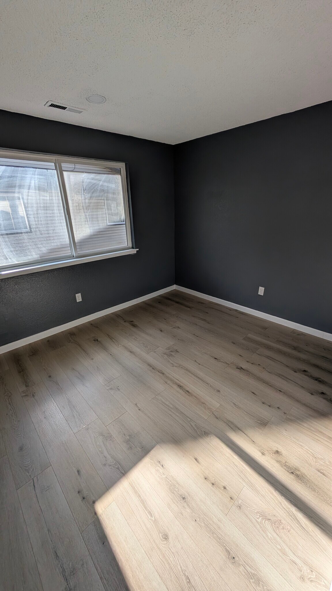 Building Photo - 2125 S Division Ave