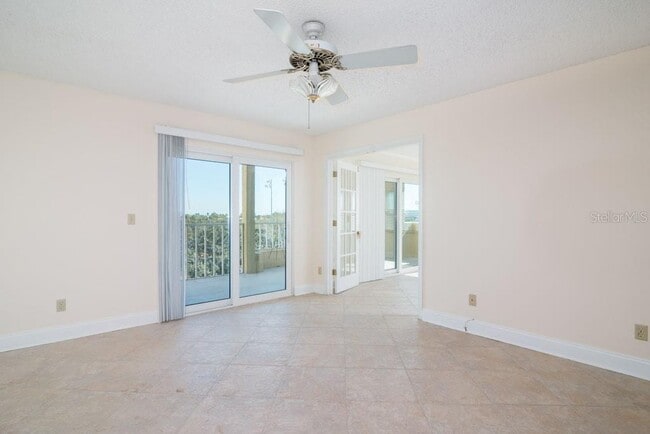 Building Photo - 160 Columbia Dr