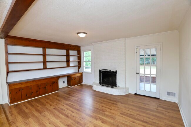 Building Photo - 1912 Dominion Dr