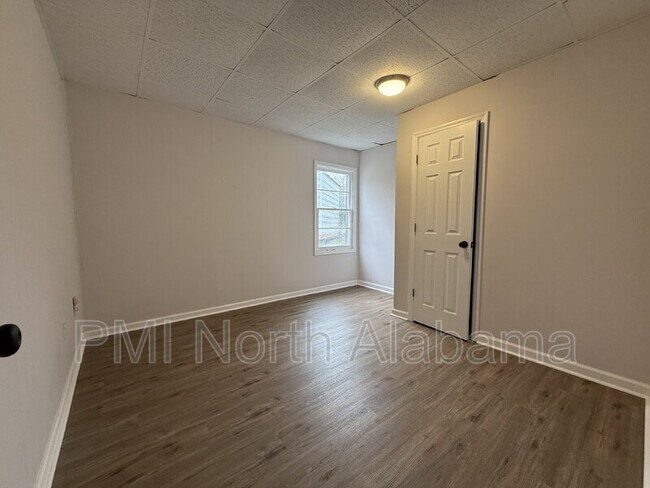 Building Photo - 1021 Fairway Dr NW