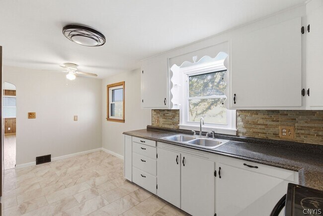 Building Photo - 7310 Oswego Rd