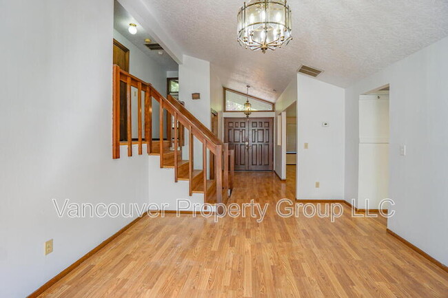 Building Photo - 7003 NW Dogwood Dr