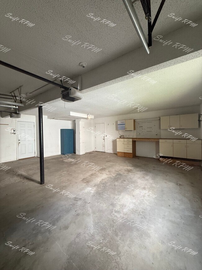 Building Photo - 1626 E Sheridan Bridge Ln