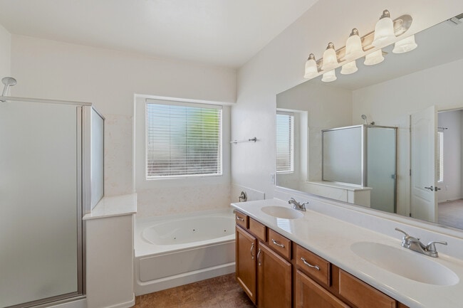 Building Photo - 677 W Pizzicato Ln