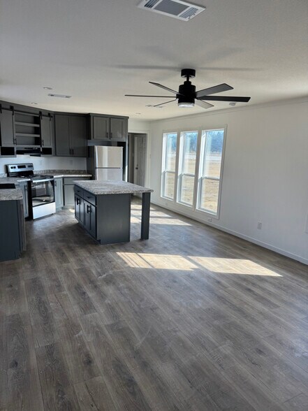 Building Photo - 250 Patriot Ln