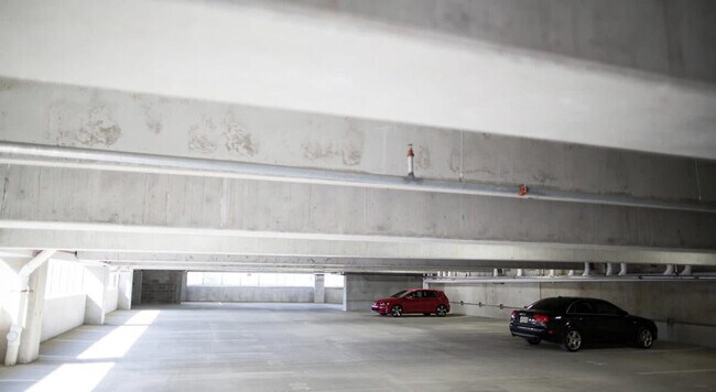 Building Photo - 747 N College Ave