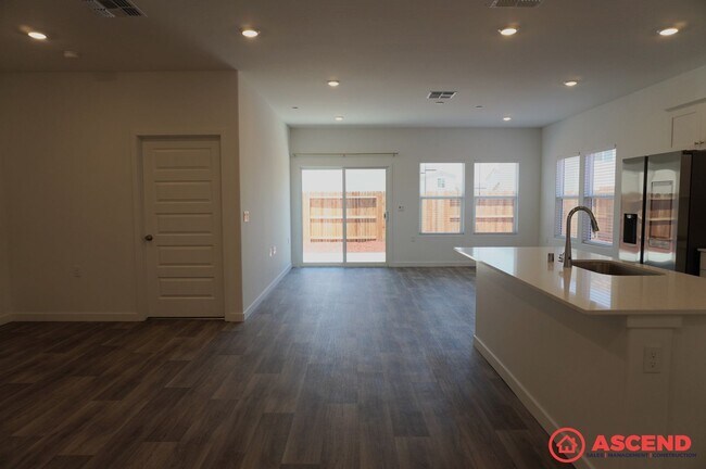 Building Photo - 8206 Wandesford Dr