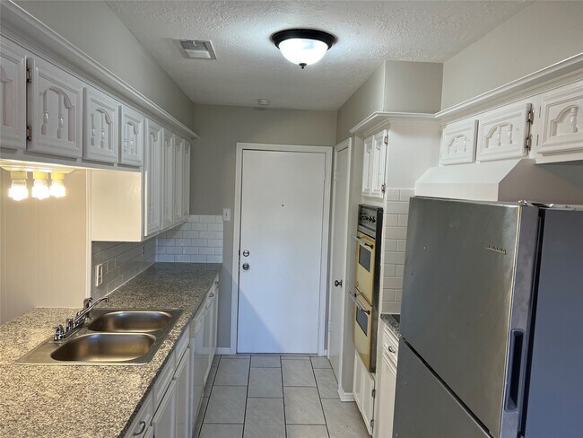 Building Photo - 25114 Spring Ridge Dr