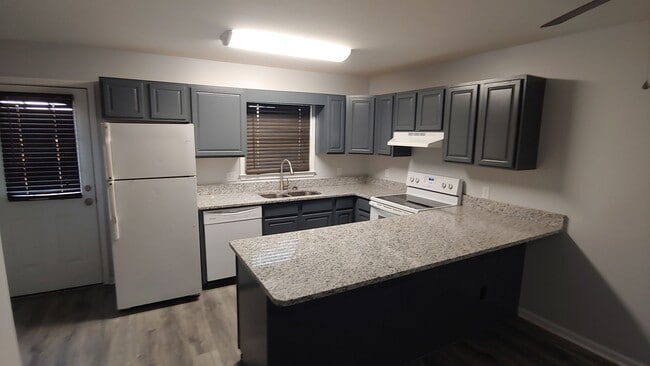 Building Photo - 2 Bedroom Condo by Bryant-Denney