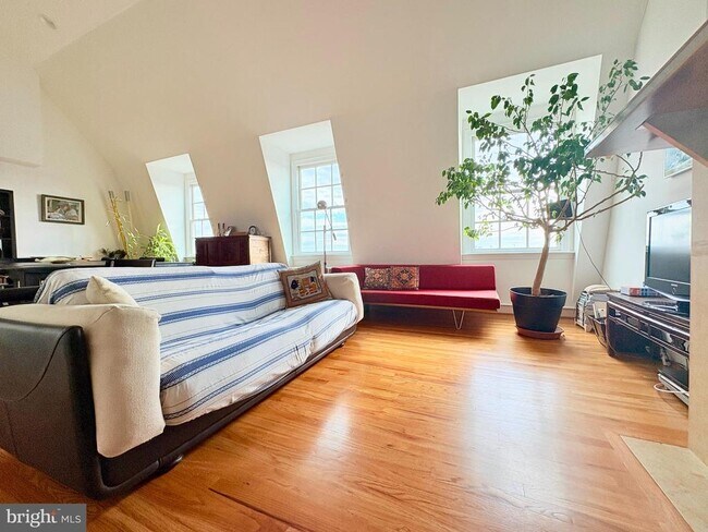 Building Photo - 2125 S St NW