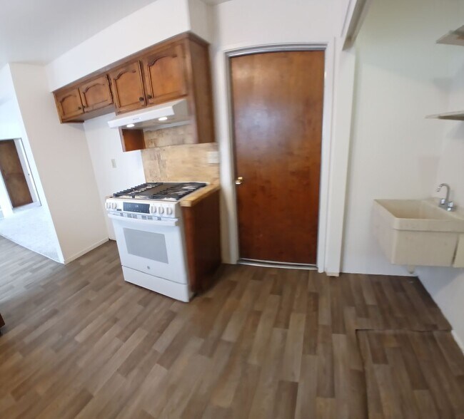 Building Photo - 1060 Santa Ynez Ave