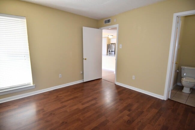 Building Photo - 6747 Quail Hollow Ct