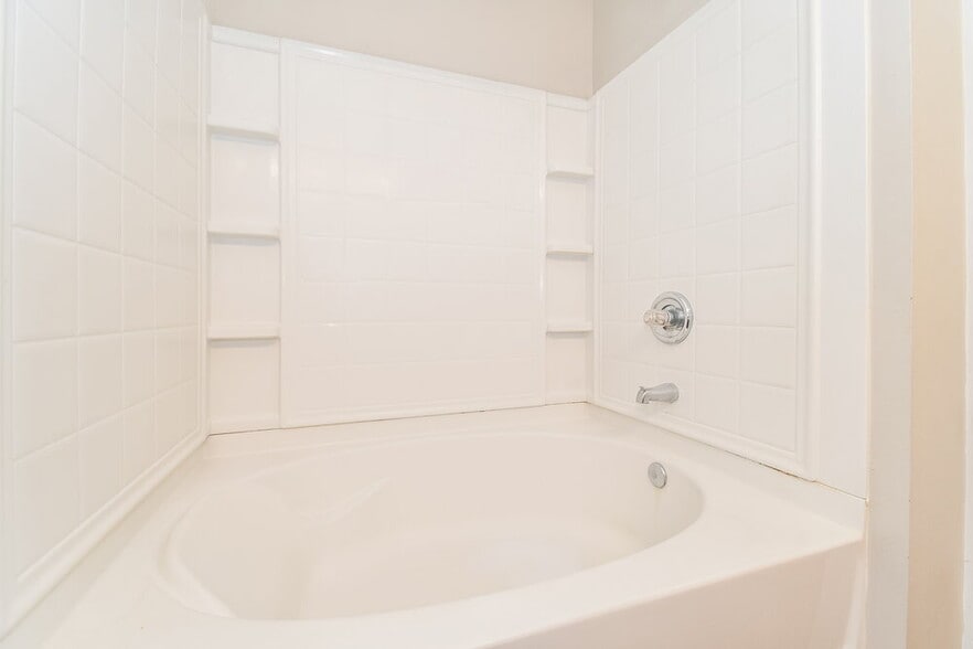 Building Photo - 3859 Marsh Bluff Dr
