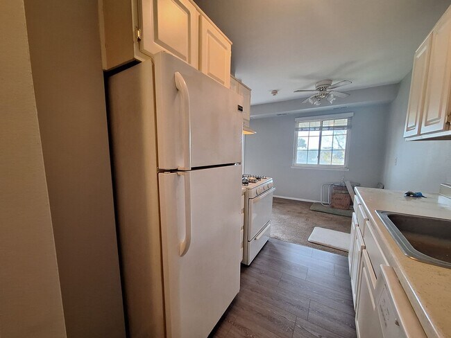 Building Photo - Prime located Condo!