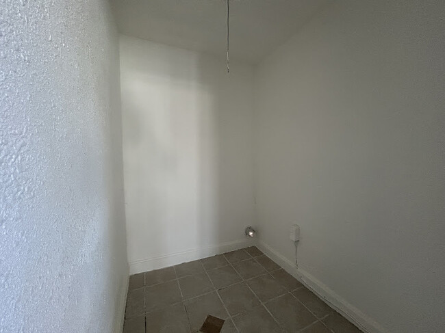 Building Photo - 203 S Hardy Ave