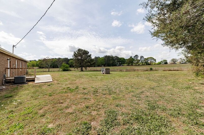Building Photo - 386 Sandy Creek Rd