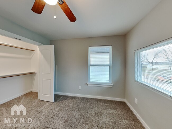 Building Photo - 712 Perry Ave