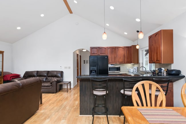 Building Photo - SEASONAL RENTAL
