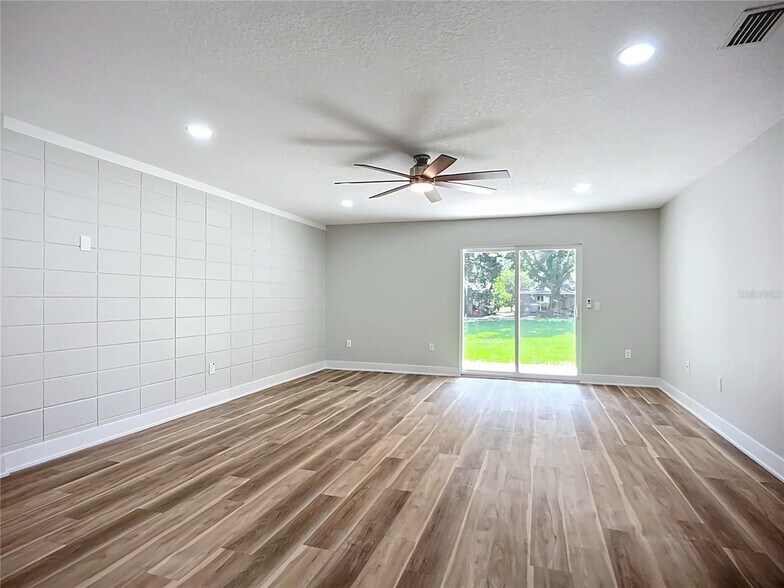 Building Photo - 1307 Eagleview Dr