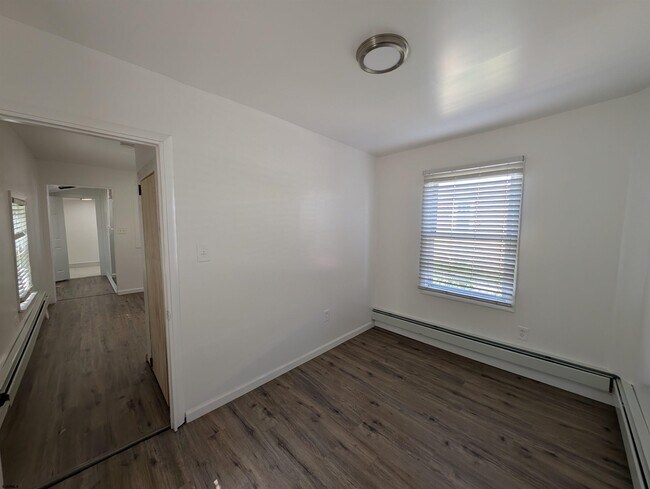 Building Photo - 114 N Texas Ave