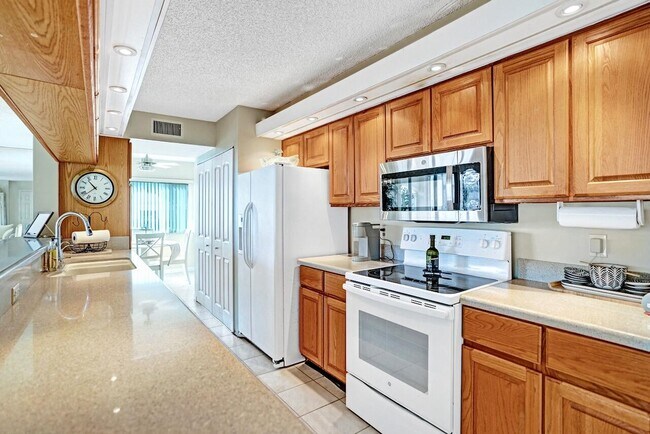 Building Photo - 107 Half Moon Cir