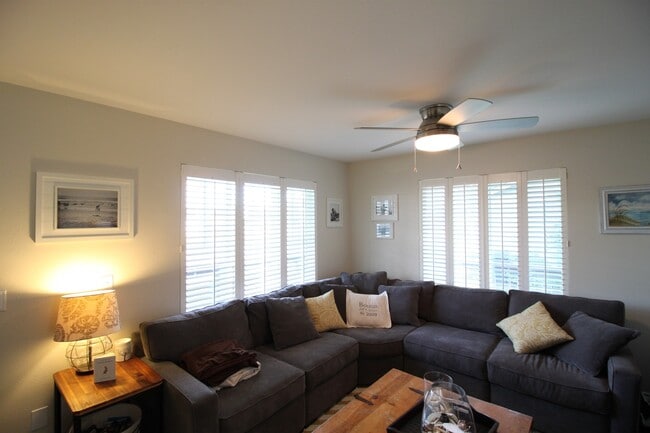 Building Photo - 4 Bed 2.5 Bath - Custom Upgrades - Small Dog - NAS Whidbey