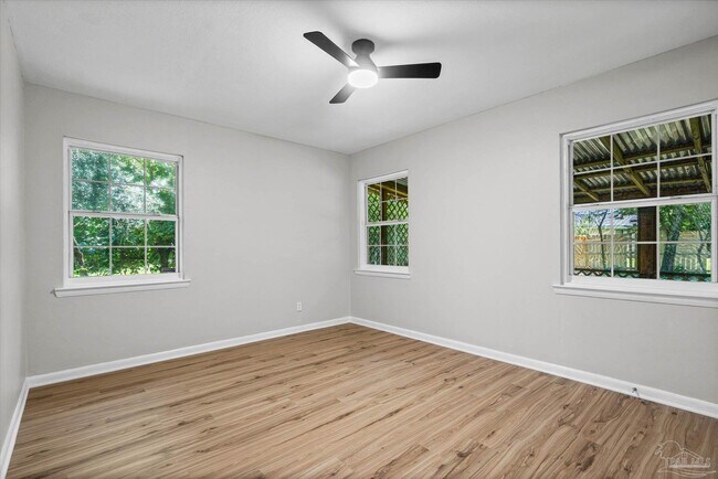 Building Photo - 835 S Madison Dr