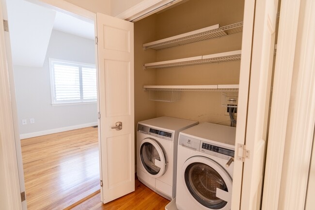 Building Photo - 606 Chandlers Wharf