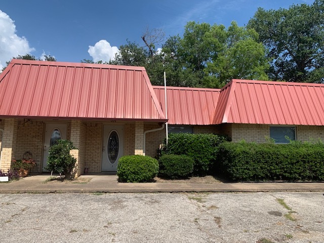 Building Front - 504 N Terry St